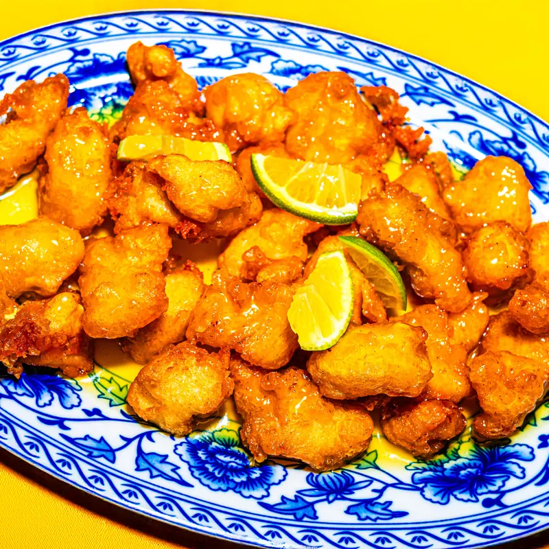 Knusprig gebratenes Pouletfleisch mit Zitronensauce